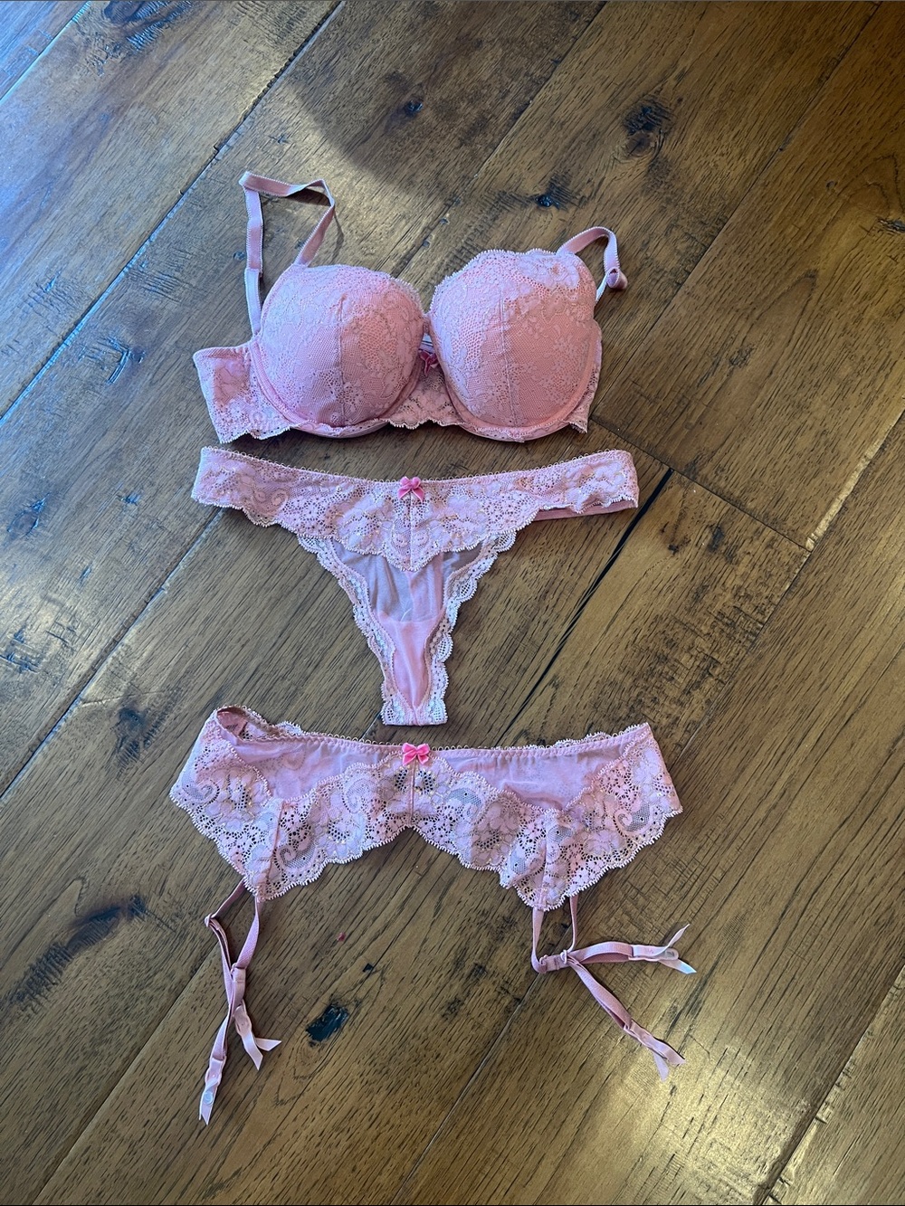 Victoria's Secret Pink Lace Bra, Thong & Garter Set